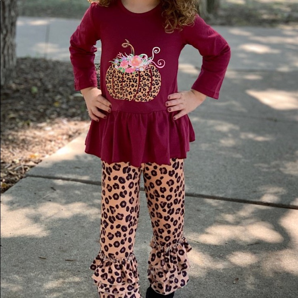 NWT Girls Leopard Print Pumpkin 2-Piece Set